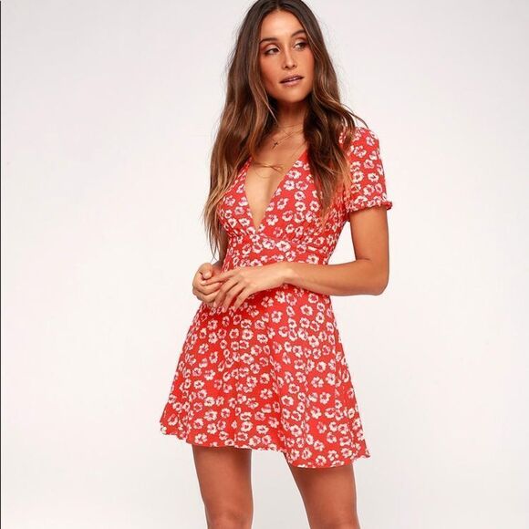 ✨ Garden Explorer Red Floral Print Mini Dress✨ - Picture 1 of 12